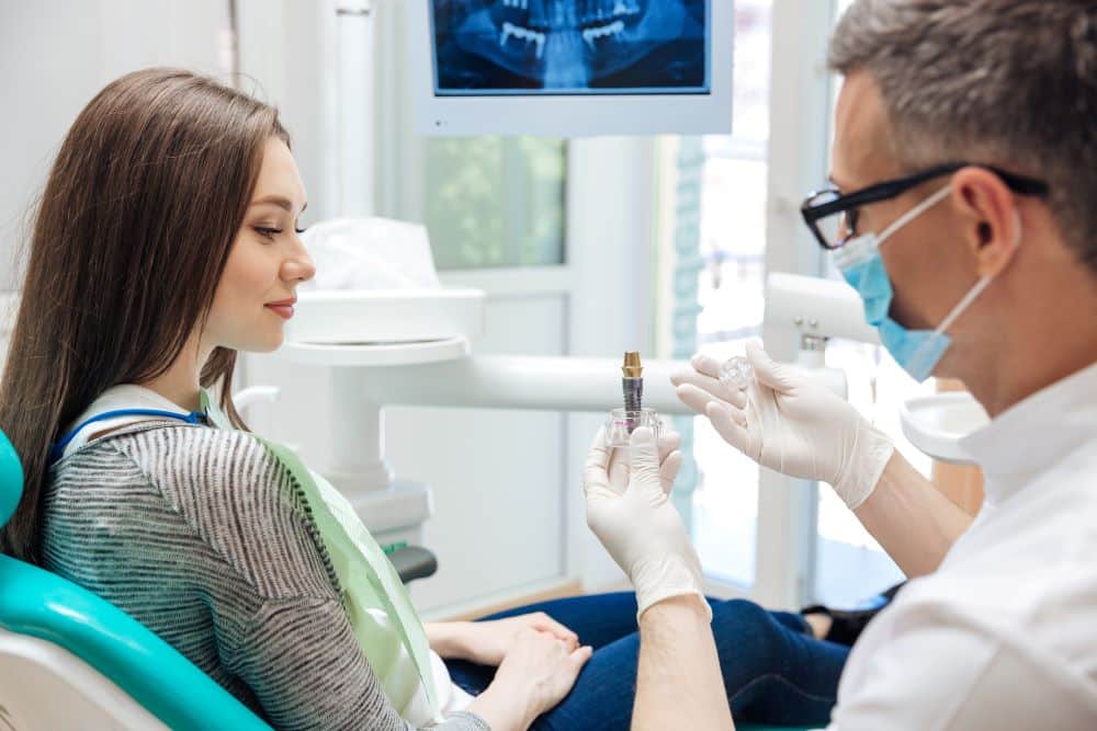 Quelle différence entre un pivot et un implant dentaire ?